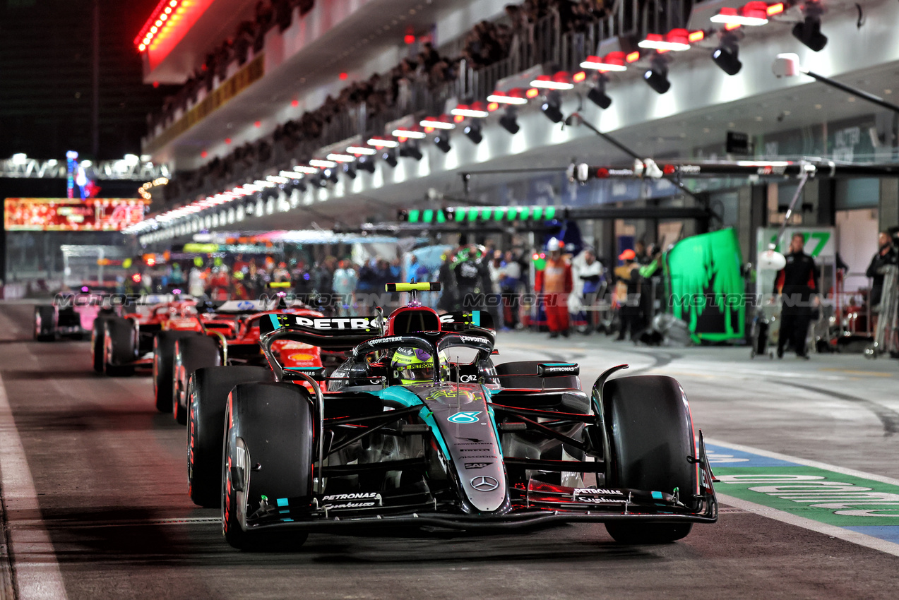 GP LAS VEGAS, Lewis Hamilton (GBR) Mercedes AMG F1 W15 leaves the pits.

22.11.2024. Formula 1 World Championship, Rd 22, Las Vegas Grand Prix, Las Vegas, Nevada, USA, Qualifiche Day.

- www.xpbimages.com, EMail: requests@xpbimages.com © Copyright: Batchelor / XPB Images