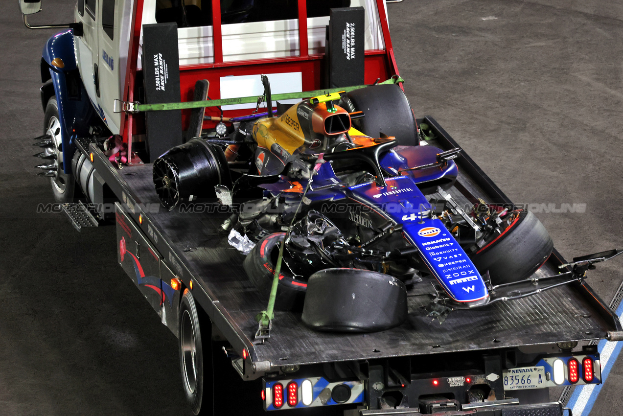 GP LAS VEGAS, The Williams Racing FW46 of Franco Colapinto (ARG) is recovered back to the pits on the back of a truck after he crashed in qualifying.

22.11.2024. Formula 1 World Championship, Rd 22, Las Vegas Grand Prix, Las Vegas, Nevada, USA, Qualifiche Day.

- www.xpbimages.com, EMail: requests@xpbimages.com © Copyright: Bearne / XPB Images