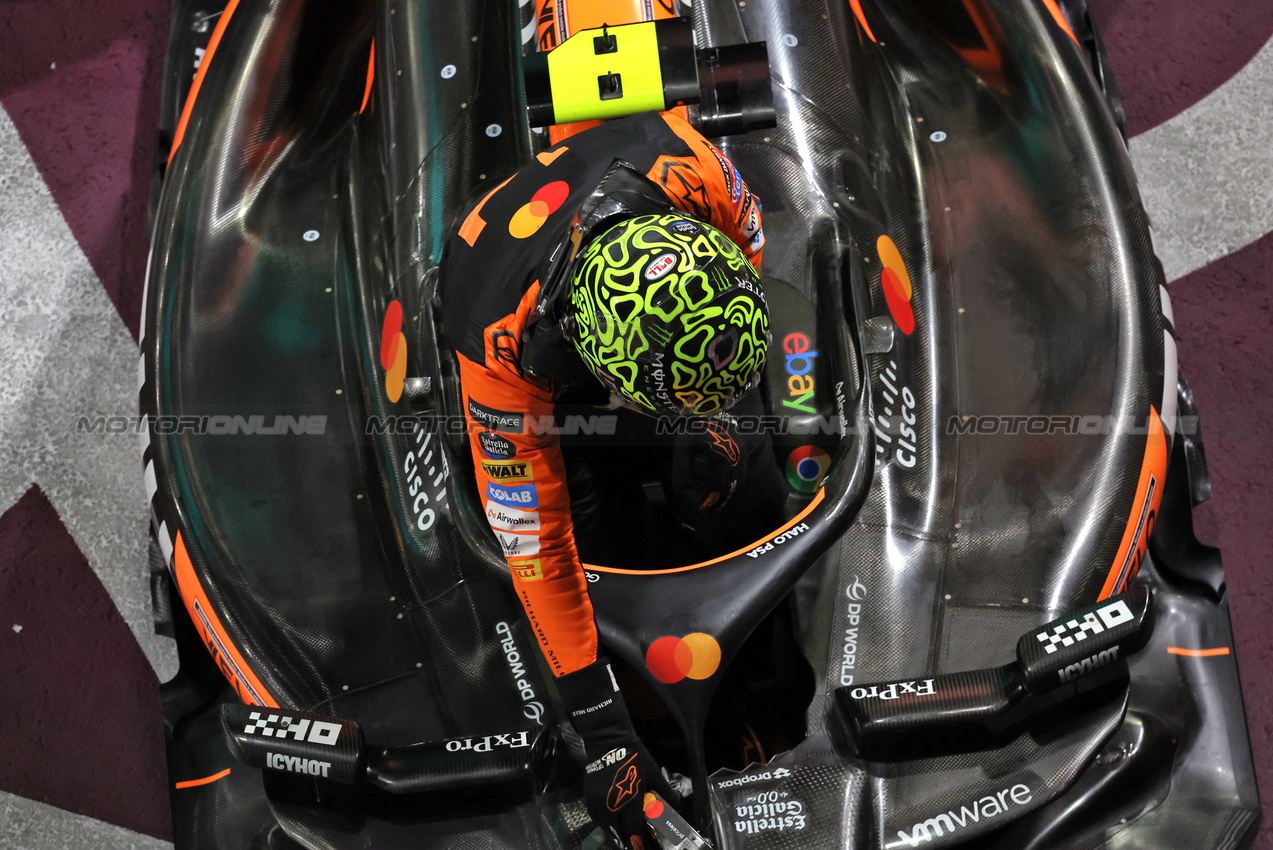 GP LAS VEGAS, Lando Norris (GBR) McLaren MCL38 in qualifying parc ferme.

22.11.2024. Formula 1 World Championship, Rd 22, Las Vegas Grand Prix, Las Vegas, Nevada, USA, Qualifiche Day.

- www.xpbimages.com, EMail: requests@xpbimages.com © Copyright: Bearne / XPB Images