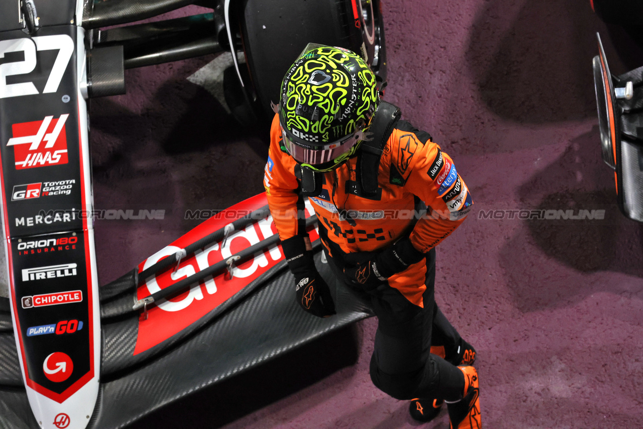 GP LAS VEGAS, Lando Norris (GBR) McLaren in qualifying parc ferme.

22.11.2024. Formula 1 World Championship, Rd 22, Las Vegas Grand Prix, Las Vegas, Nevada, USA, Qualifiche Day.

- www.xpbimages.com, EMail: requests@xpbimages.com © Copyright: Bearne / XPB Images
