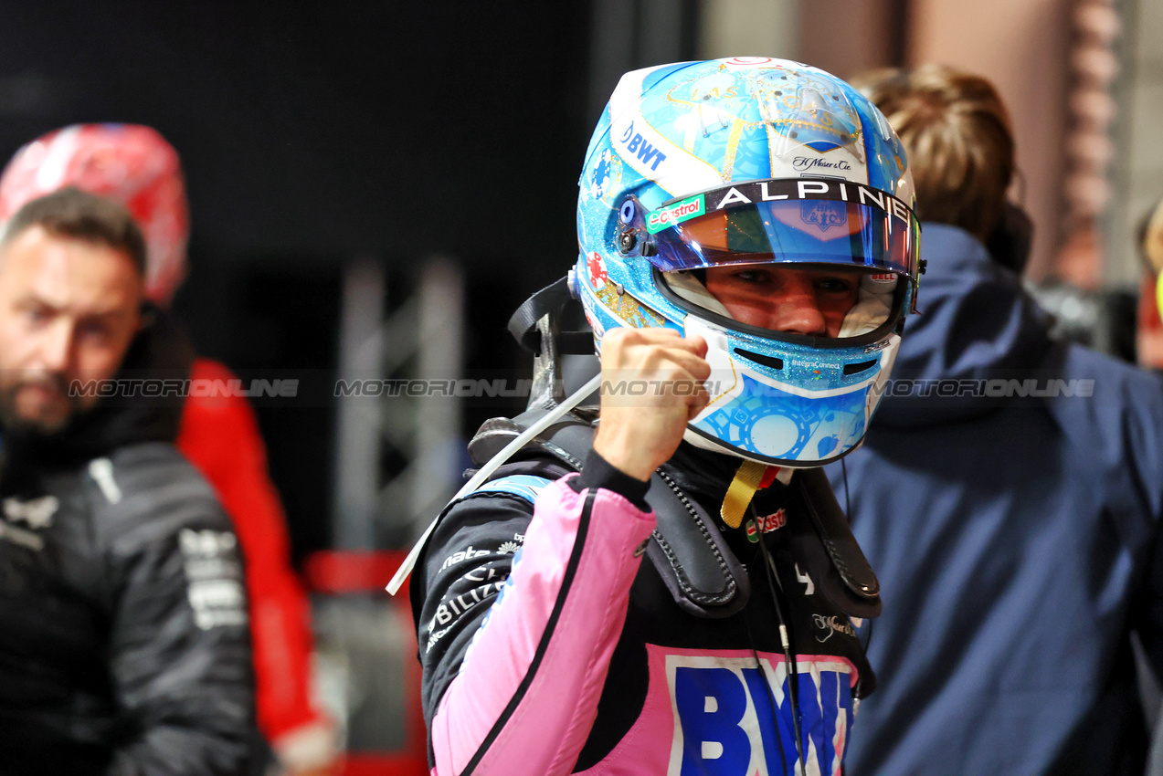 GP LAS VEGAS, Pierre Gasly (FRA) Alpine F1 Team celebrates his third position in qualifying parc ferme.

22.11.2024. Formula 1 World Championship, Rd 22, Las Vegas Grand Prix, Las Vegas, Nevada, USA, Qualifiche Day.

- www.xpbimages.com, EMail: requests@xpbimages.com © Copyright: Charniaux / XPB Images