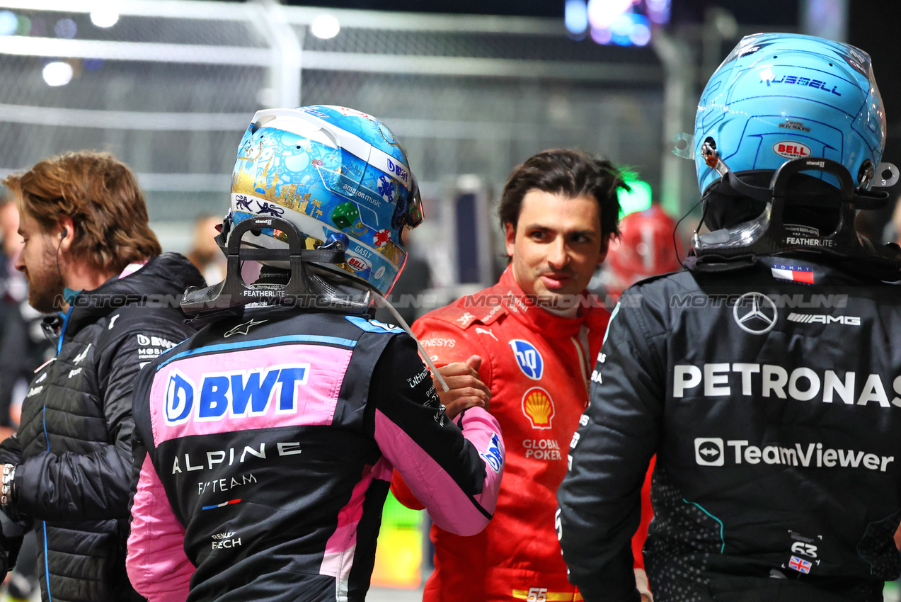 GP LAS VEGAS, Pierre Gasly (FRA) Alpine F1 Team celebrates his third position in qualifying parc ferme with Carlos Sainz Jr (ESP) Ferrari e George Russell (GBR) Mercedes AMG F1.

22.11.2024. Formula 1 World Championship, Rd 22, Las Vegas Grand Prix, Las Vegas, Nevada, USA, Qualifiche Day.

- www.xpbimages.com, EMail: requests@xpbimages.com © Copyright: Charniaux / XPB Images