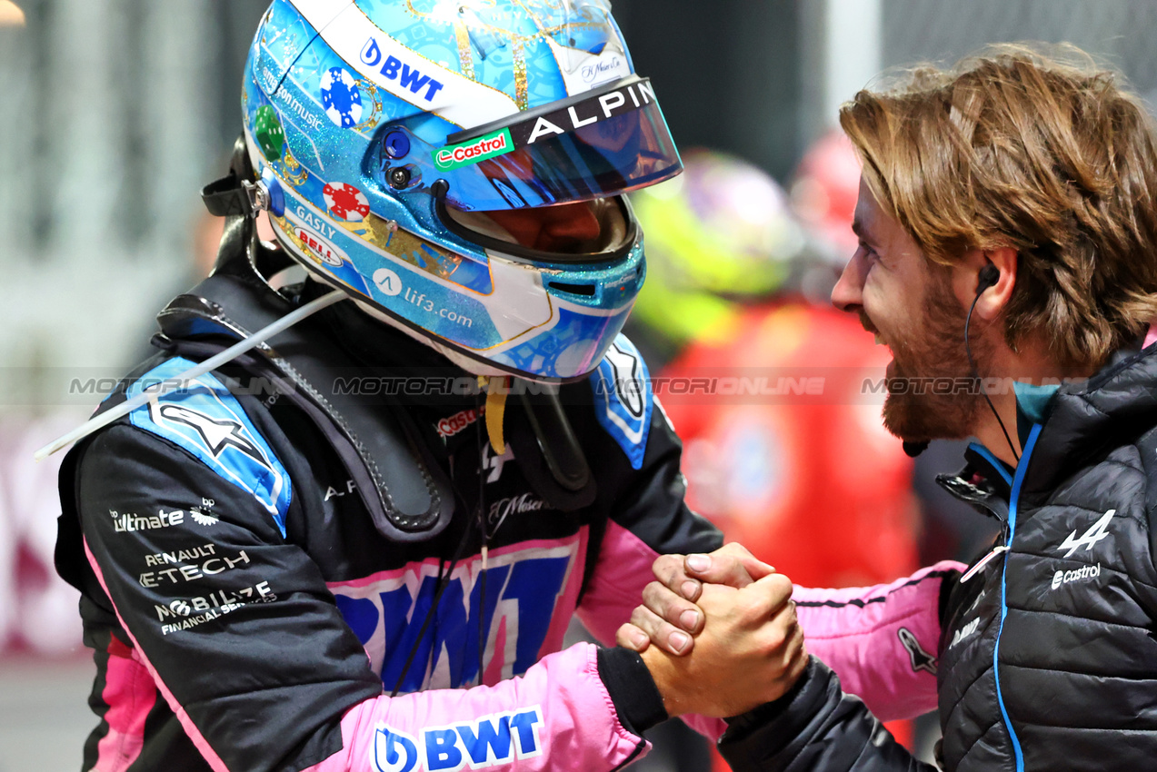 GP LAS VEGAS, Pierre Gasly (FRA) Alpine F1 Team celebrates his third position in qualifying parc ferme.

22.11.2024. Formula 1 World Championship, Rd 22, Las Vegas Grand Prix, Las Vegas, Nevada, USA, Qualifiche Day.

- www.xpbimages.com, EMail: requests@xpbimages.com © Copyright: Charniaux / XPB Images