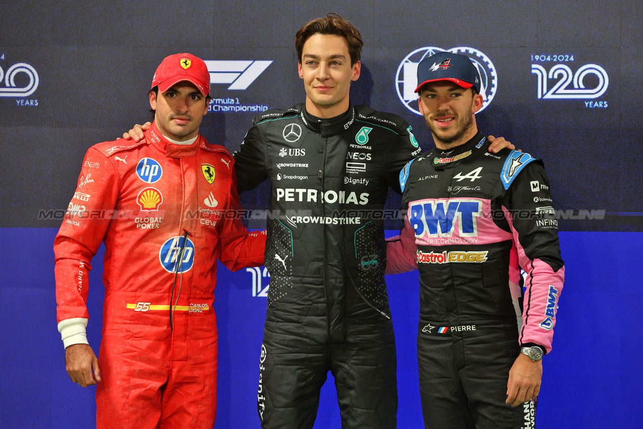 GP LAS VEGAS, Qualifiche top three in parc ferme (L to R): Carlos Sainz Jr (ESP) Ferrari, second; George Russell (GBR) Mercedes AMG F1, pole position; Pierre Gasly (FRA) Alpine F1 Team, third.

22.11.2024. Formula 1 World Championship, Rd 22, Las Vegas Grand Prix, Las Vegas, Nevada, USA, Qualifiche Day.

- www.xpbimages.com, EMail: requests@xpbimages.com © Copyright: Batchelor / XPB Images
