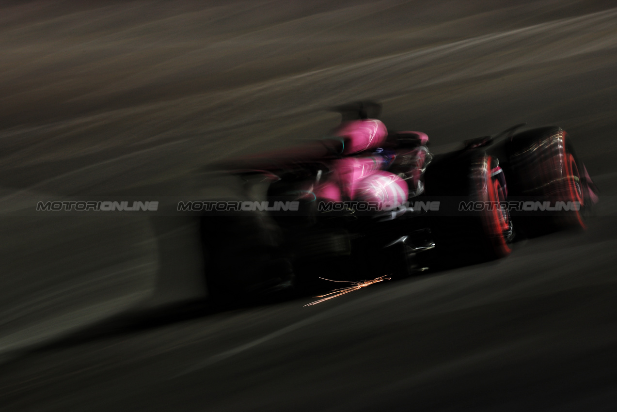 GP LAS VEGAS, Esteban Ocon (FRA) Alpine F1 Team A524 sends sparks flying.

22.11.2024. Formula 1 World Championship, Rd 22, Las Vegas Grand Prix, Las Vegas, Nevada, USA, Qualifiche Day.

- www.xpbimages.com, EMail: requests@xpbimages.com © Copyright: Moy / XPB Images