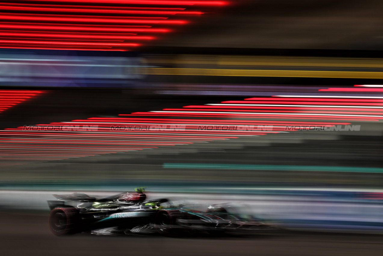 GP LAS VEGAS, Lewis Hamilton (GBR) Mercedes AMG F1 W15.

22.11.2024. Formula 1 World Championship, Rd 22, Las Vegas Grand Prix, Las Vegas, Nevada, USA, Qualifiche Day.

- www.xpbimages.com, EMail: requests@xpbimages.com © Copyright: Moy / XPB Images