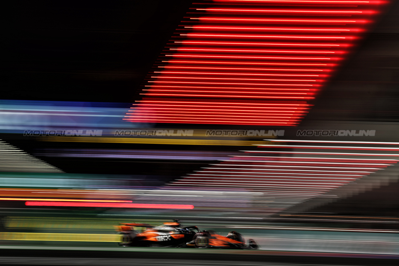GP LAS VEGAS, Oscar Piastri (AUS) McLaren MCL38.

22.11.2024. Formula 1 World Championship, Rd 22, Las Vegas Grand Prix, Las Vegas, Nevada, USA, Qualifiche Day.

- www.xpbimages.com, EMail: requests@xpbimages.com © Copyright: Moy / XPB Images