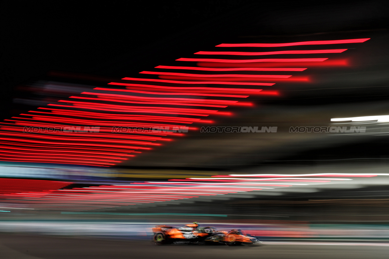 GP LAS VEGAS, Lando Norris (GBR) McLaren MCL38.

22.11.2024. Formula 1 World Championship, Rd 22, Las Vegas Grand Prix, Las Vegas, Nevada, USA, Qualifiche Day.

- www.xpbimages.com, EMail: requests@xpbimages.com © Copyright: Moy / XPB Images
