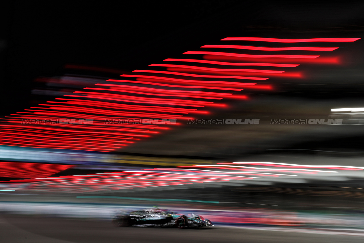 GP LAS VEGAS, Lewis Hamilton (GBR) Mercedes AMG F1 W15.

22.11.2024. Formula 1 World Championship, Rd 22, Las Vegas Grand Prix, Las Vegas, Nevada, USA, Qualifiche Day.

- www.xpbimages.com, EMail: requests@xpbimages.com © Copyright: Moy / XPB Images