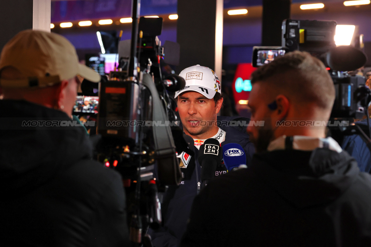 GP LAS VEGAS, Sergio Perez (MEX) Red Bull Racing.

22.11.2024. Formula 1 World Championship, Rd 22, Las Vegas Grand Prix, Las Vegas, Nevada, USA, Qualifiche Day.

 - www.xpbimages.com, EMail: requests@xpbimages.com © Copyright: Coates / XPB Images