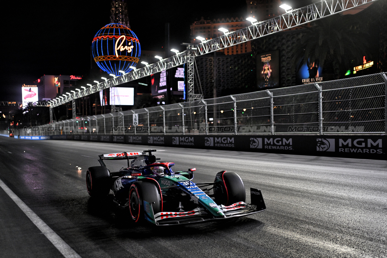 GP LAS VEGAS, Liam Lawson (NZL) RB VCARB 01.

22.11.2024. Formula 1 World Championship, Rd 22, Las Vegas Grand Prix, Las Vegas, Nevada, USA, Qualifiche Day.

- www.xpbimages.com, EMail: requests@xpbimages.com © Copyright: Price / XPB Images