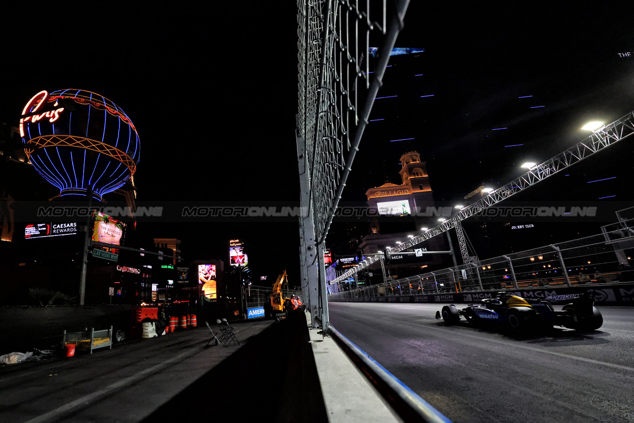 GP LAS VEGAS, Alexander Albon (THA) Williams Racing FW46.

22.11.2024. Formula 1 World Championship, Rd 22, Las Vegas Grand Prix, Las Vegas, Nevada, USA, Qualifiche Day.

- www.xpbimages.com, EMail: requests@xpbimages.com © Copyright: Charniaux / XPB Images