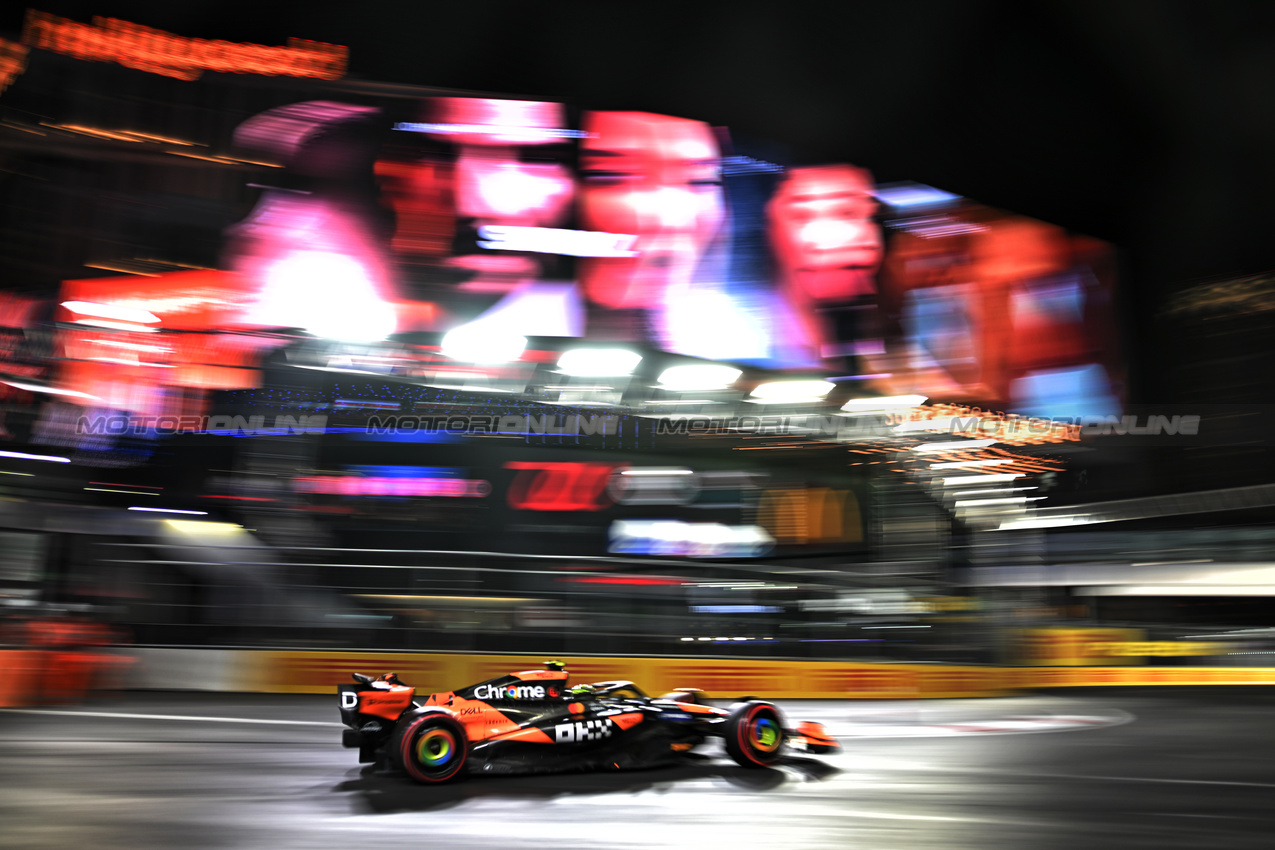 GP LAS VEGAS, Lando Norris (GBR) McLaren MCL38.

22.11.2024. Formula 1 World Championship, Rd 22, Las Vegas Grand Prix, Las Vegas, Nevada, USA, Qualifiche Day.

- www.xpbimages.com, EMail: requests@xpbimages.com © Copyright: Price / XPB Images