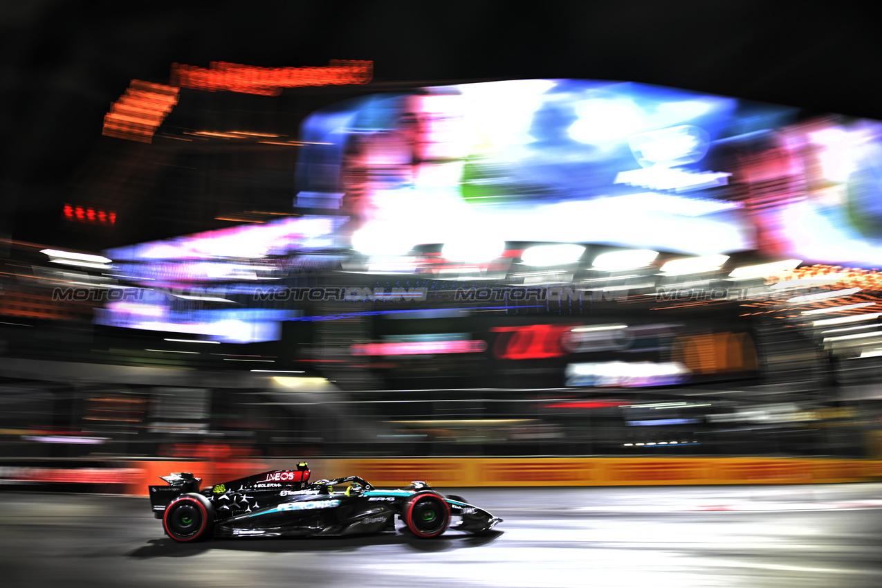 GP LAS VEGAS, Lewis Hamilton (GBR) Mercedes AMG F1 W15.

22.11.2024. Formula 1 World Championship, Rd 22, Las Vegas Grand Prix, Las Vegas, Nevada, USA, Qualifiche Day.

- www.xpbimages.com, EMail: requests@xpbimages.com © Copyright: Price / XPB Images