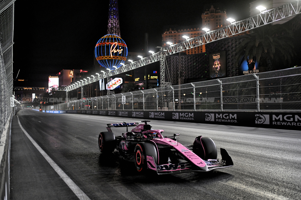 GP LAS VEGAS, Esteban Ocon (FRA) Alpine F1 Team A524.

22.11.2024. Formula 1 World Championship, Rd 22, Las Vegas Grand Prix, Las Vegas, Nevada, USA, Qualifiche Day.

- www.xpbimages.com, EMail: requests@xpbimages.com © Copyright: Price / XPB Images