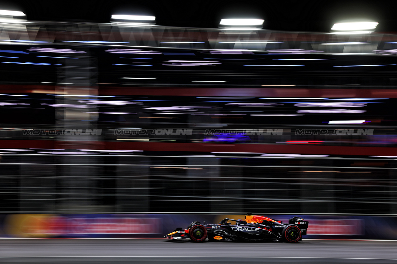 GP LAS VEGAS, Max Verstappen (NLD) Red Bull Racing RB20.

22.11.2024. Formula 1 World Championship, Rd 22, Las Vegas Grand Prix, Las Vegas, Nevada, USA, Qualifiche Day.

 - www.xpbimages.com, EMail: requests@xpbimages.com © Copyright: Coates / XPB Images