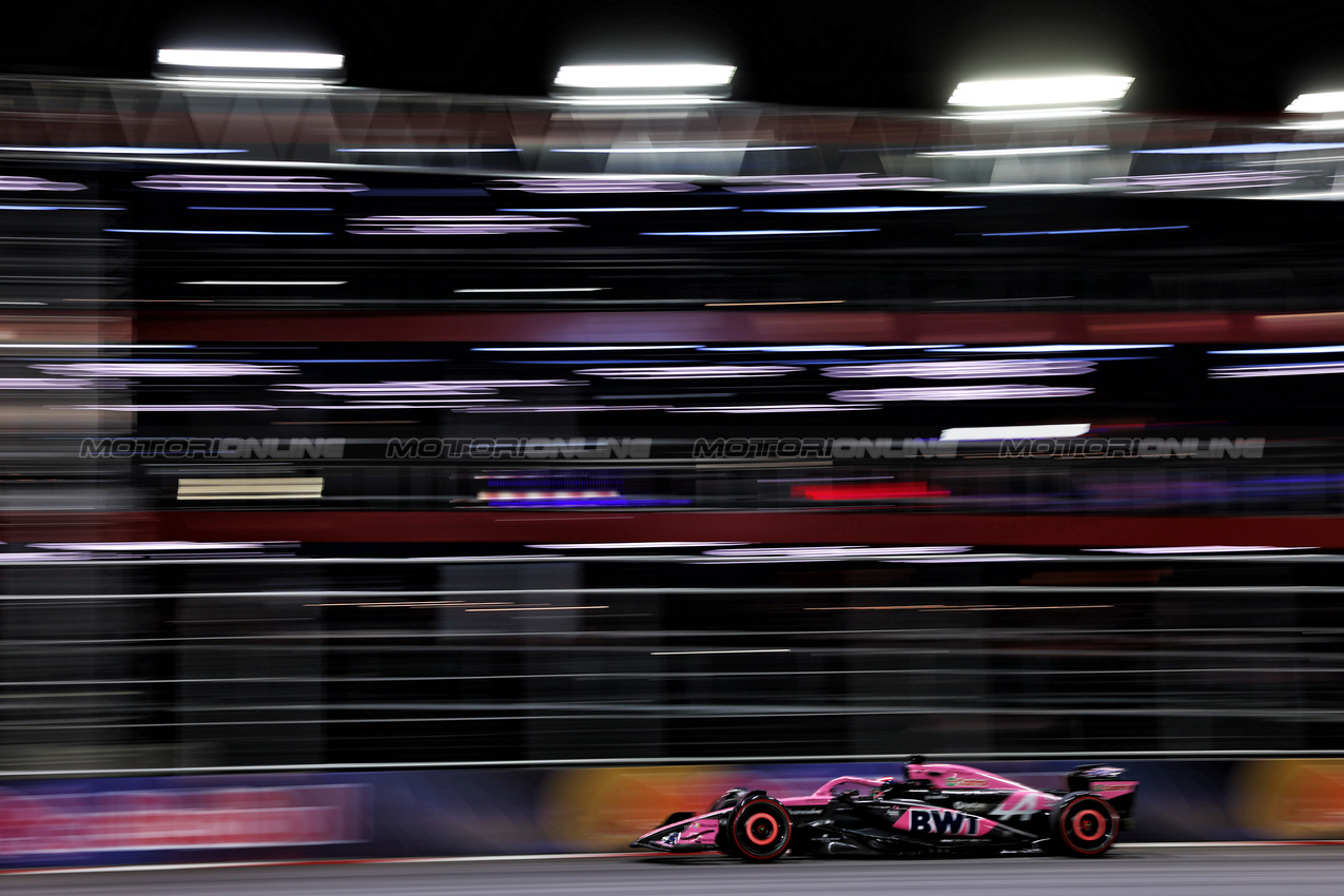 GP LAS VEGAS, Esteban Ocon (FRA) Alpine F1 Team A524.

22.11.2024. Formula 1 World Championship, Rd 22, Las Vegas Grand Prix, Las Vegas, Nevada, USA, Qualifiche Day.

 - www.xpbimages.com, EMail: requests@xpbimages.com © Copyright: Coates / XPB Images