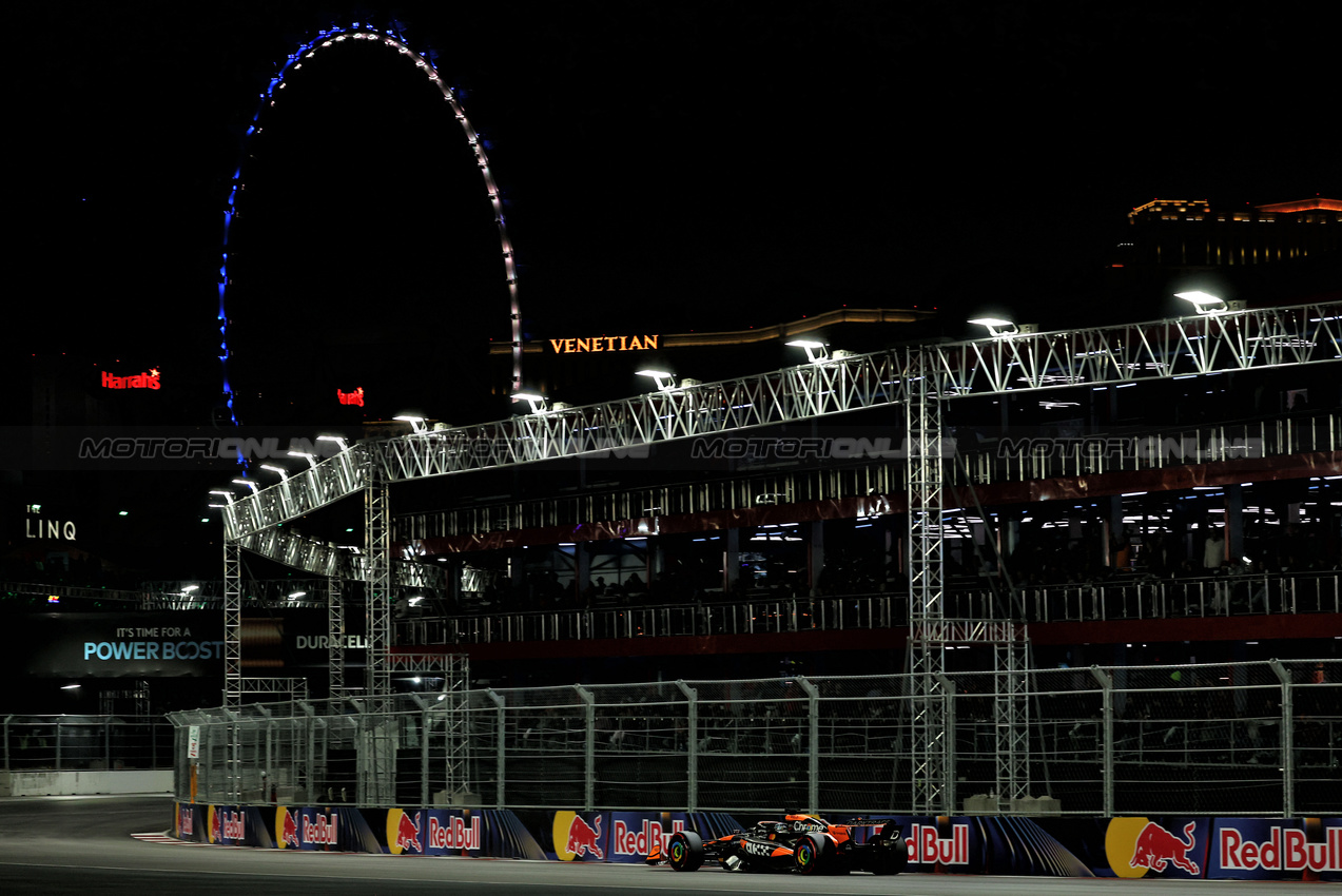 GP LAS VEGAS, Oscar Piastri (AUS) McLaren MCL38.

22.11.2024. Formula 1 World Championship, Rd 22, Las Vegas Grand Prix, Las Vegas, Nevada, USA, Qualifiche Day.

 - www.xpbimages.com, EMail: requests@xpbimages.com © Copyright: Coates / XPB Images