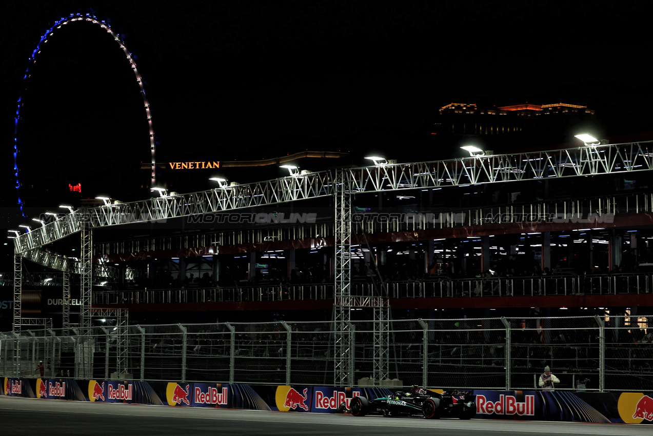 GP LAS VEGAS, Lewis Hamilton (GBR) Mercedes AMG F1 W15.

22.11.2024. Formula 1 World Championship, Rd 22, Las Vegas Grand Prix, Las Vegas, Nevada, USA, Qualifiche Day.

 - www.xpbimages.com, EMail: requests@xpbimages.com © Copyright: Coates / XPB Images
