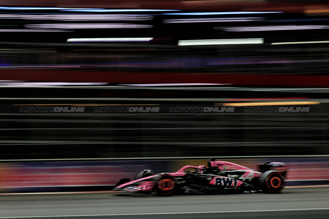 GP LAS VEGAS, Esteban Ocon (FRA) Alpine F1 Team A524.

22.11.2024. Formula 1 World Championship, Rd 22, Las Vegas Grand Prix, Las Vegas, Nevada, USA, Qualifiche Day.

 - www.xpbimages.com, EMail: requests@xpbimages.com © Copyright: Coates / XPB Images