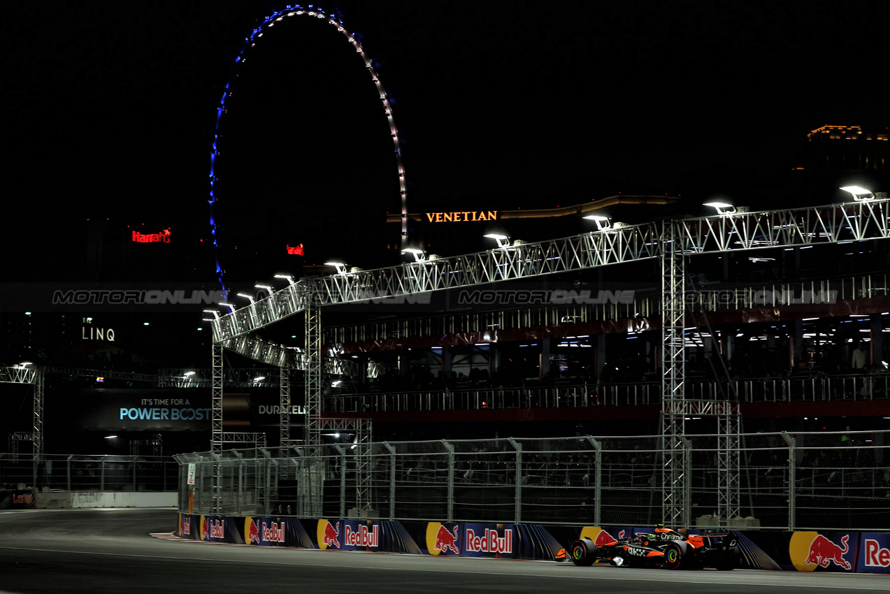 GP LAS VEGAS, Lando Norris (GBR) McLaren MCL38.

22.11.2024. Formula 1 World Championship, Rd 22, Las Vegas Grand Prix, Las Vegas, Nevada, USA, Qualifiche Day.

 - www.xpbimages.com, EMail: requests@xpbimages.com © Copyright: Coates / XPB Images