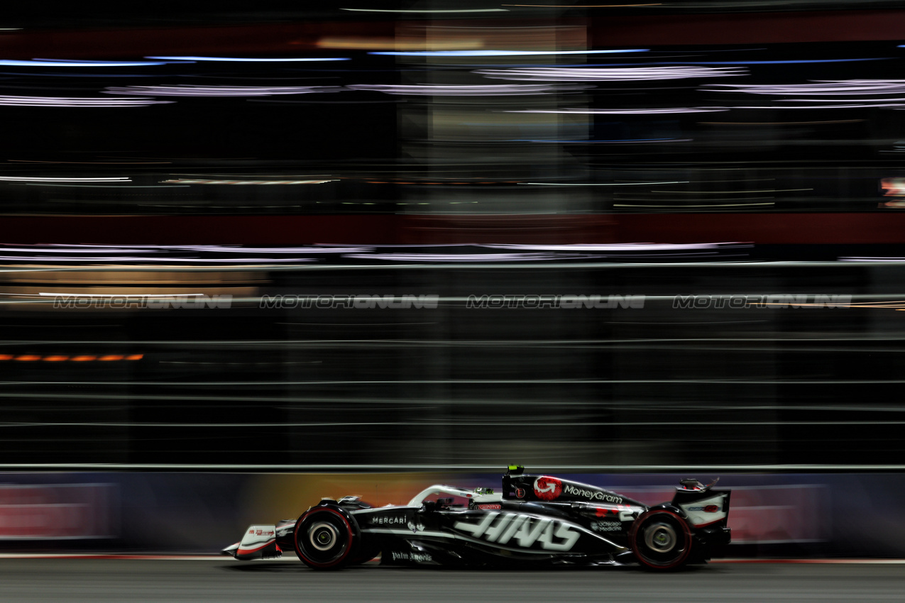 GP LAS VEGAS, Nico Hulkenberg (GER) Haas VF-24.

22.11.2024. Formula 1 World Championship, Rd 22, Las Vegas Grand Prix, Las Vegas, Nevada, USA, Qualifiche Day.

 - www.xpbimages.com, EMail: requests@xpbimages.com © Copyright: Coates / XPB Images