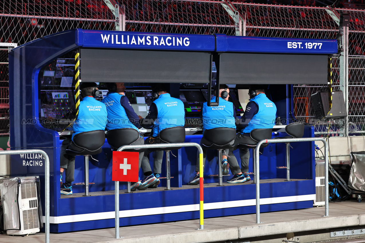 GP LAS VEGAS, Williams Racing pit gantry.

22.11.2024. Formula 1 World Championship, Rd 22, Las Vegas Grand Prix, Las Vegas, Nevada, USA, Qualifiche Day.

- www.xpbimages.com, EMail: requests@xpbimages.com © Copyright: Batchelor / XPB Images