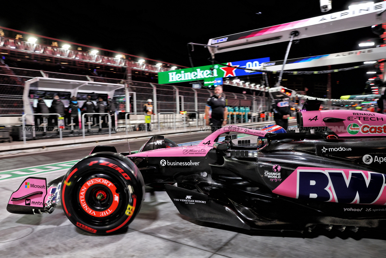GP LAS VEGAS, Esteban Ocon (FRA) Alpine F1 Team A524 leaves the pits.

22.11.2024. Formula 1 World Championship, Rd 22, Las Vegas Grand Prix, Las Vegas, Nevada, USA, Qualifiche Day.

- www.xpbimages.com, EMail: requests@xpbimages.com © Copyright: Batchelor / XPB Images
