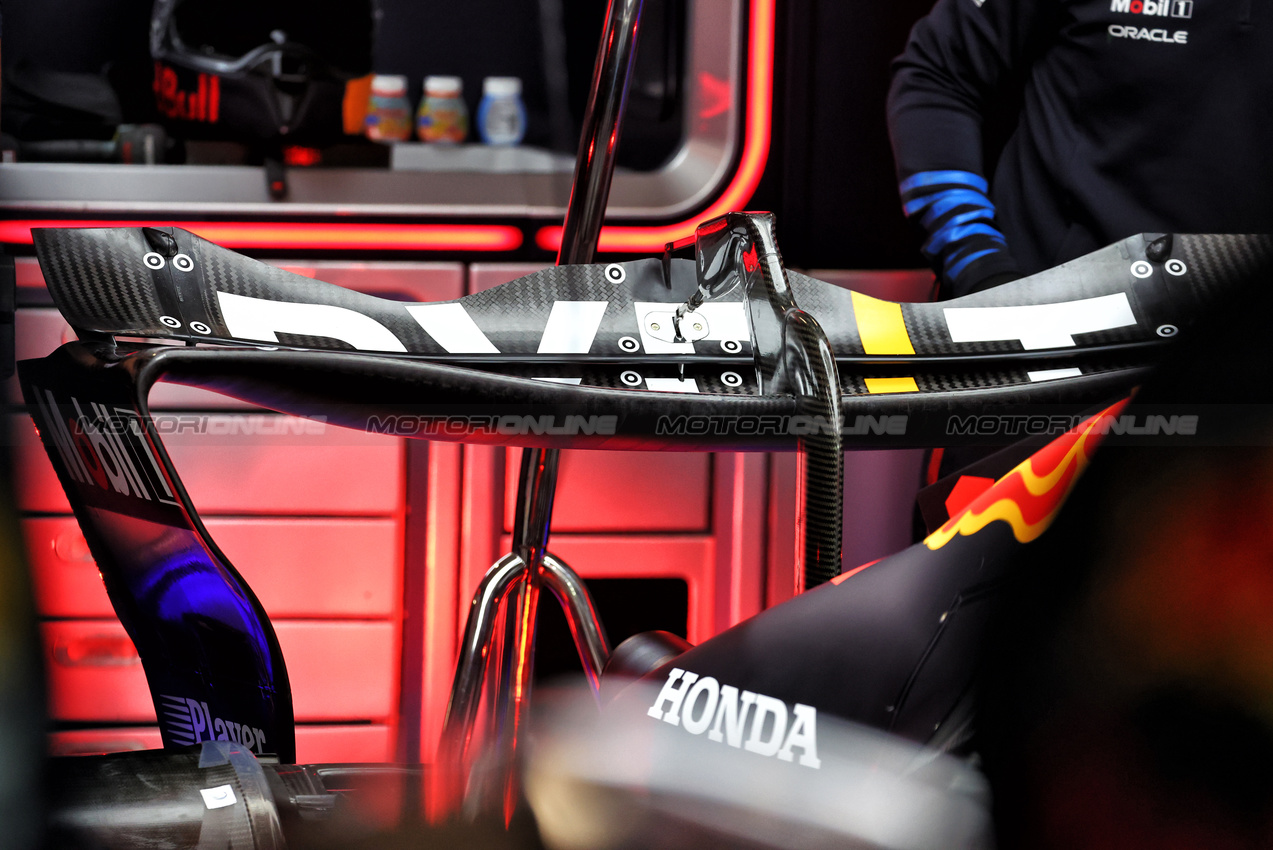 GP LAS VEGAS, Red Bull Racing RB20 rear wing.

22.11.2024. Formula 1 World Championship, Rd 22, Las Vegas Grand Prix, Las Vegas, Nevada, USA, Qualifiche Day.

- www.xpbimages.com, EMail: requests@xpbimages.com © Copyright: Batchelor / XPB Images