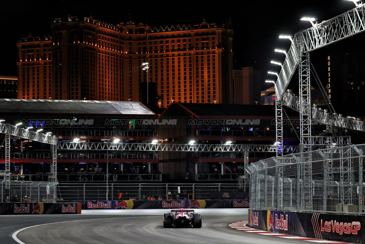 GP LAS VEGAS, Esteban Ocon (FRA) Alpine F1 Team A524.

22.11.2024. Formula 1 World Championship, Rd 22, Las Vegas Grand Prix, Las Vegas, Nevada, USA, Qualifiche Day.

- www.xpbimages.com, EMail: requests@xpbimages.com © Copyright: Moy / XPB Images