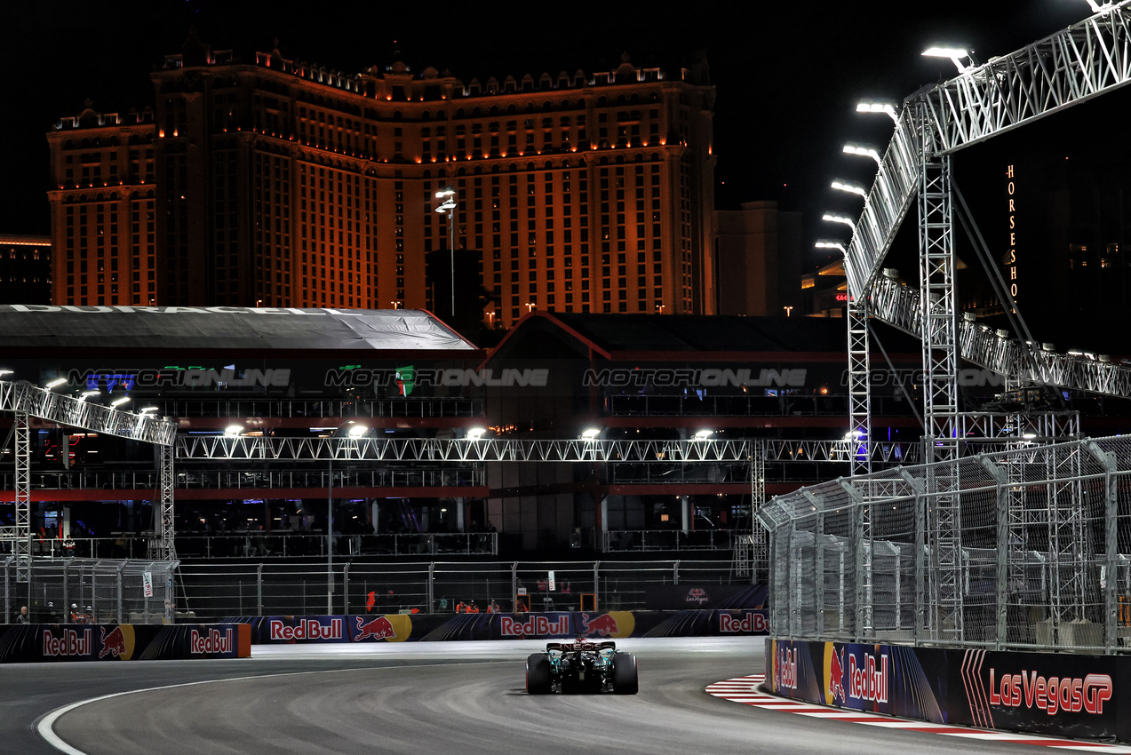 GP LAS VEGAS, George Russell (GBR) Mercedes AMG F1 W15.

22.11.2024. Formula 1 World Championship, Rd 22, Las Vegas Grand Prix, Las Vegas, Nevada, USA, Qualifiche Day.

- www.xpbimages.com, EMail: requests@xpbimages.com © Copyright: Moy / XPB Images