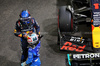 GP LAS VEGAS, (L to R): Max Verstappen (NLD) Red Bull Racing e Yuki Tsunoda (JPN) RB in qualifying parc ferme.

22.11.2024. Formula 1 World Championship, Rd 22, Las Vegas Grand Prix, Las Vegas, Nevada, USA, Qualifiche Day.

- www.xpbimages.com, EMail: requests@xpbimages.com © Copyright: Bearne / XPB Images