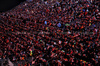 GP LAS VEGAS, Circuit Atmosfera - fans in the grandstand.

22.11.2024. Formula 1 World Championship, Rd 22, Las Vegas Grand Prix, Las Vegas, Nevada, USA, Qualifiche Day.

- www.xpbimages.com, EMail: requests@xpbimages.com © Copyright: Moy / XPB Images