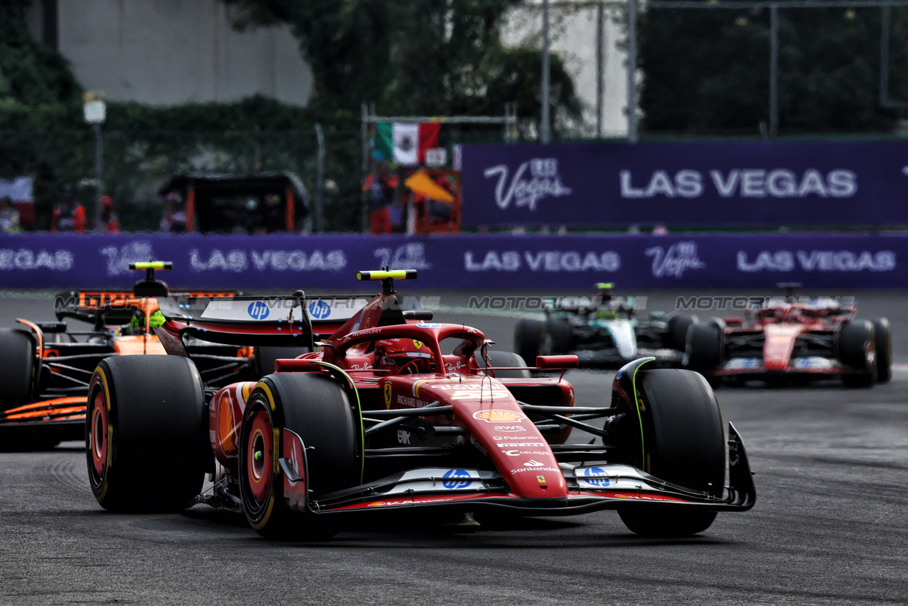 GP MESSICO, Carlos Sainz Jr (ESP) Ferrari SF-24.

27.10.2024. Formula 1 World Championship, Rd 20, Mexican Grand Prix, Mexico City, Mexico, Gara Day.

- www.xpbimages.com, EMail: requests@xpbimages.com © Copyright: Charniaux / XPB Images