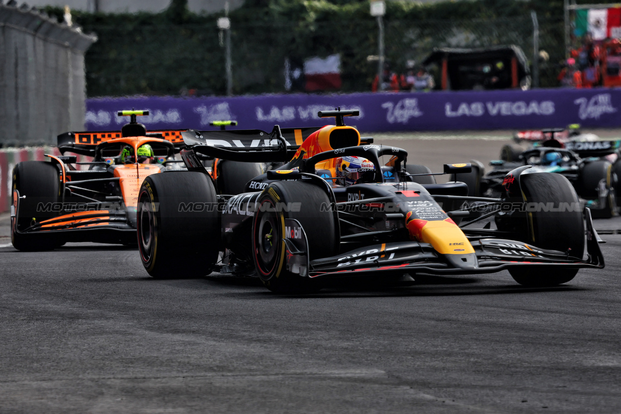 GP MESSICO, Max Verstappen (NLD) Red Bull Racing RB20.

27.10.2024. Formula 1 World Championship, Rd 20, Mexican Grand Prix, Mexico City, Mexico, Gara Day.

- www.xpbimages.com, EMail: requests@xpbimages.com © Copyright: Charniaux / XPB Images