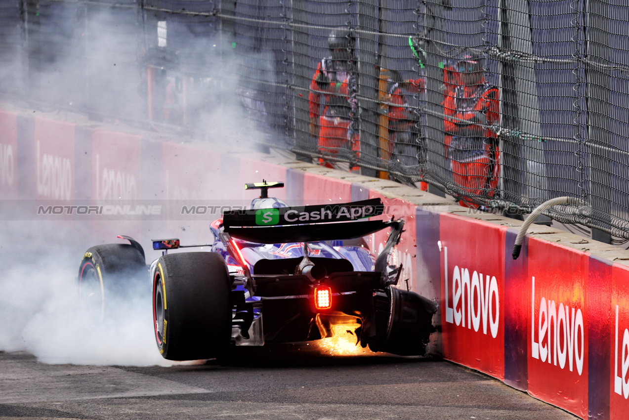 GP MESSICO, Yuki Tsunoda (JPN) RB VCARB 01 crashes at the partenza of the race.

27.10.2024. Formula 1 World Championship, Rd 20, Mexican Grand Prix, Mexico City, Mexico, Gara Day.

- www.xpbimages.com, EMail: requests@xpbimages.com © Copyright: Batchelor / XPB Images