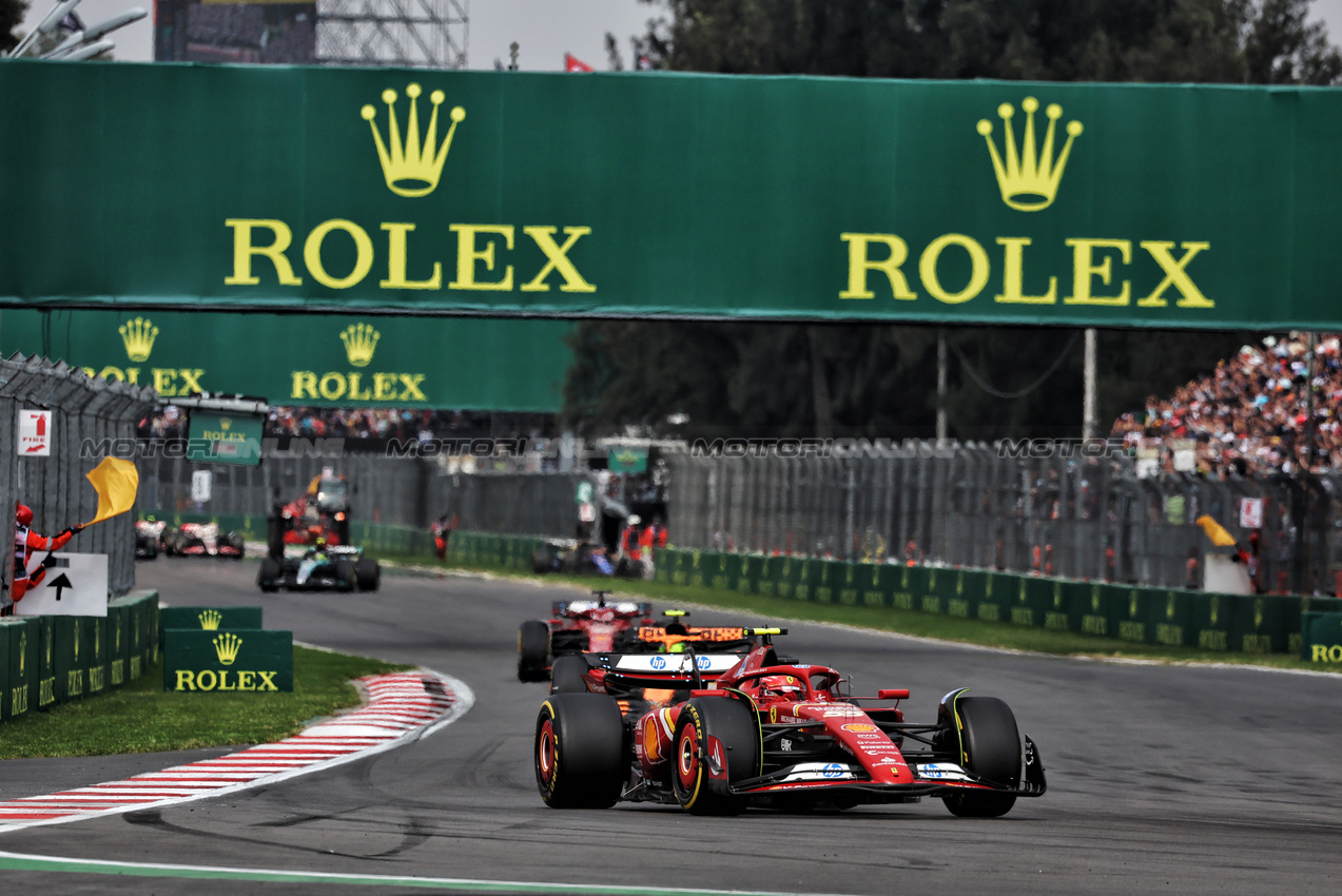 GP MESSICO, Carlos Sainz Jr (ESP) Ferrari SF-24.

27.10.2024. Formula 1 World Championship, Rd 20, Mexican Grand Prix, Mexico City, Mexico, Gara Day.

- www.xpbimages.com, EMail: requests@xpbimages.com © Copyright: Moy / XPB Images