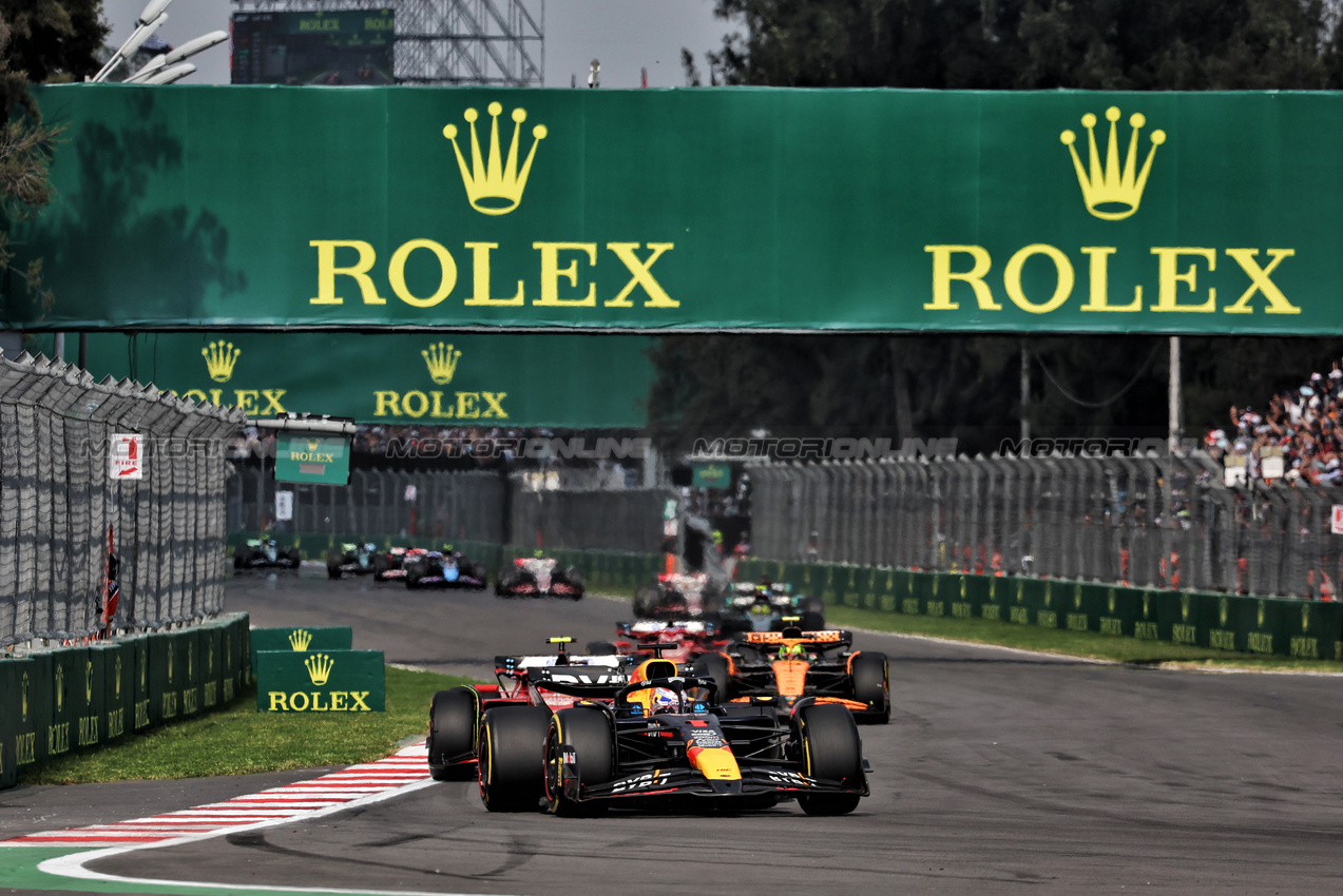 GP MESSICO, Max Verstappen (NLD) Red Bull Racing RB20.

27.10.2024. Formula 1 World Championship, Rd 20, Mexican Grand Prix, Mexico City, Mexico, Gara Day.

- www.xpbimages.com, EMail: requests@xpbimages.com © Copyright: Moy / XPB Images