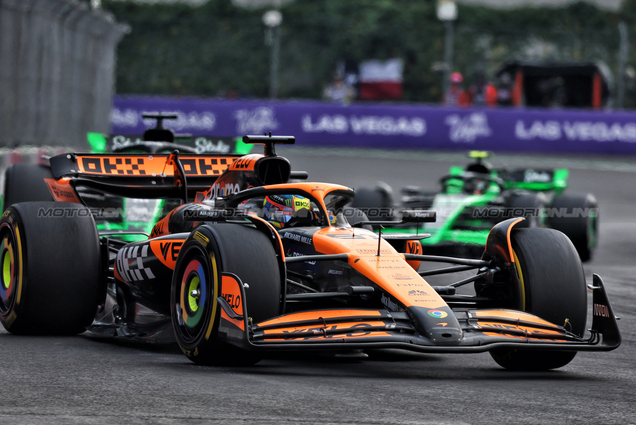 GP MESSICO, Oscar Piastri (AUS) McLaren MCL38.

27.10.2024. Formula 1 World Championship, Rd 20, Mexican Grand Prix, Mexico City, Mexico, Gara Day.

- www.xpbimages.com, EMail: requests@xpbimages.com © Copyright: Charniaux / XPB Images