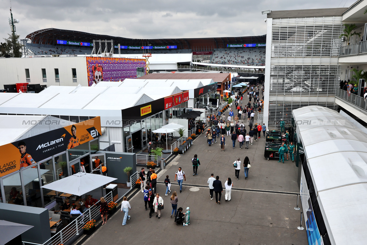 GP MESSICO, Paddock Atmosfera.

27.10.2024. Formula 1 World Championship, Rd 20, Mexican Grand Prix, Mexico City, Mexico, Gara Day.

- www.xpbimages.com, EMail: requests@xpbimages.com © Copyright: Moy / XPB Images