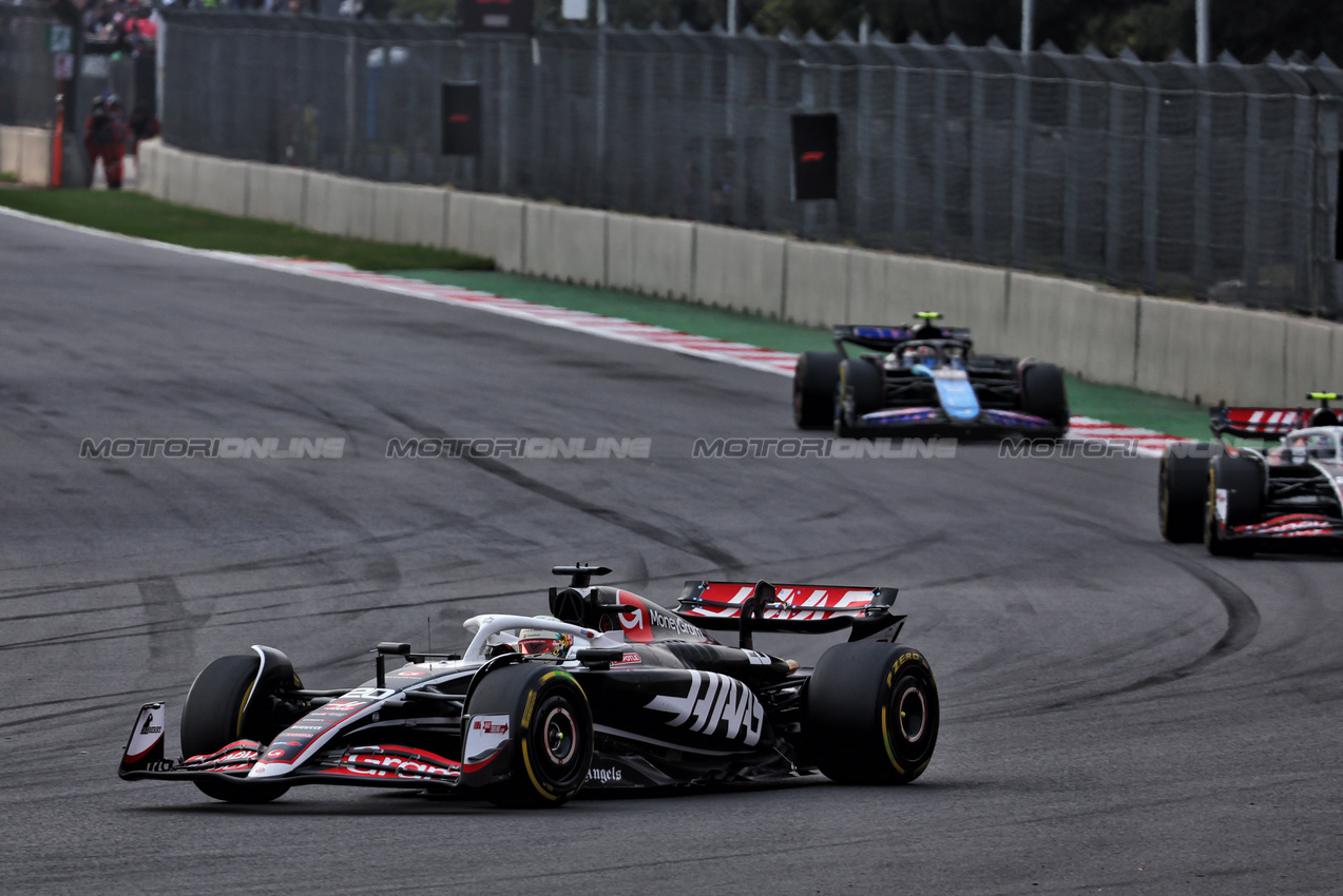 GP MESSICO, Kevin Magnussen (DEN) Haas VF-24.

27.10.2024. Formula 1 World Championship, Rd 20, Mexican Grand Prix, Mexico City, Mexico, Gara Day.

- www.xpbimages.com, EMail: requests@xpbimages.com © Copyright: Batchelor / XPB Images