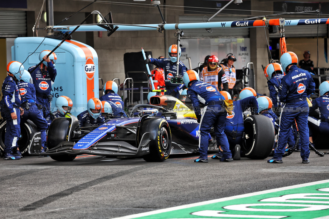 GP MESSICO, Franco Colapinto (ARG) Williams Racing FW46 makes a pit stop.

27.10.2024. Formula 1 World Championship, Rd 20, Mexican Grand Prix, Mexico City, Mexico, Gara Day.

- www.xpbimages.com, EMail: requests@xpbimages.com © Copyright: Batchelor / XPB Images