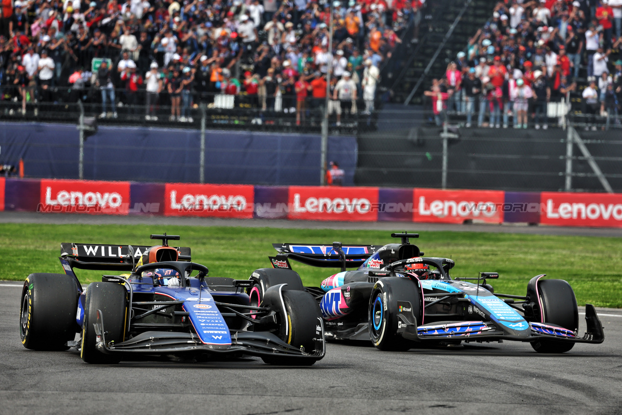 GP MESSICO, Alexander Albon (THA) Williams Racing FW46 with damage leading to his retirement at the partenza of the race, e Esteban Ocon (FRA) Alpine F1 Team A524.

27.10.2024. Formula 1 World Championship, Rd 20, Mexican Grand Prix, Mexico City, Mexico, Gara Day.

 - www.xpbimages.com, EMail: requests@xpbimages.com © Copyright: Coates / XPB Images