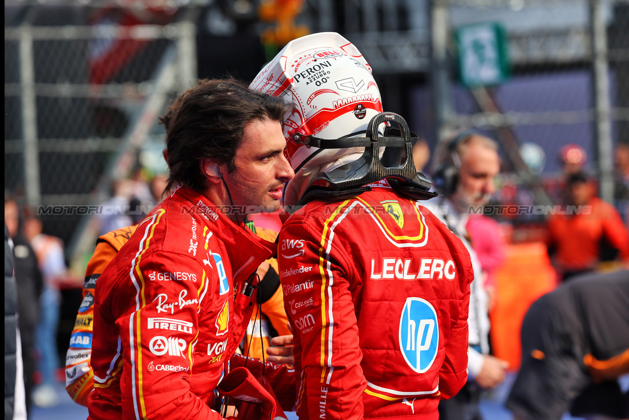 GP MESSICO, (L to R): Gara winner Carlos Sainz Jr (ESP) Ferrari with third placed team mate Charles Leclerc (MON) Ferrari in parc ferme.

27.10.2024. Formula 1 World Championship, Rd 20, Mexican Grand Prix, Mexico City, Mexico, Gara Day.

- www.xpbimages.com, EMail: requests@xpbimages.com © Copyright: Batchelor / XPB Images