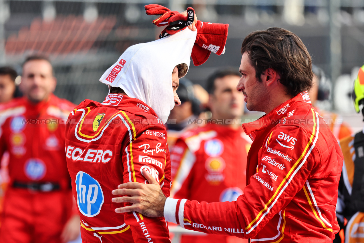 GP MESSICO, Gara winner Carlos Sainz Jr (ESP) Ferrari (Right) with third placed team mate Charles Leclerc (MON) Ferrari in parc ferme.

27.10.2024. Formula 1 World Championship, Rd 20, Mexican Grand Prix, Mexico City, Mexico, Gara Day.

- www.xpbimages.com, EMail: requests@xpbimages.com © Copyright: Batchelor / XPB Images