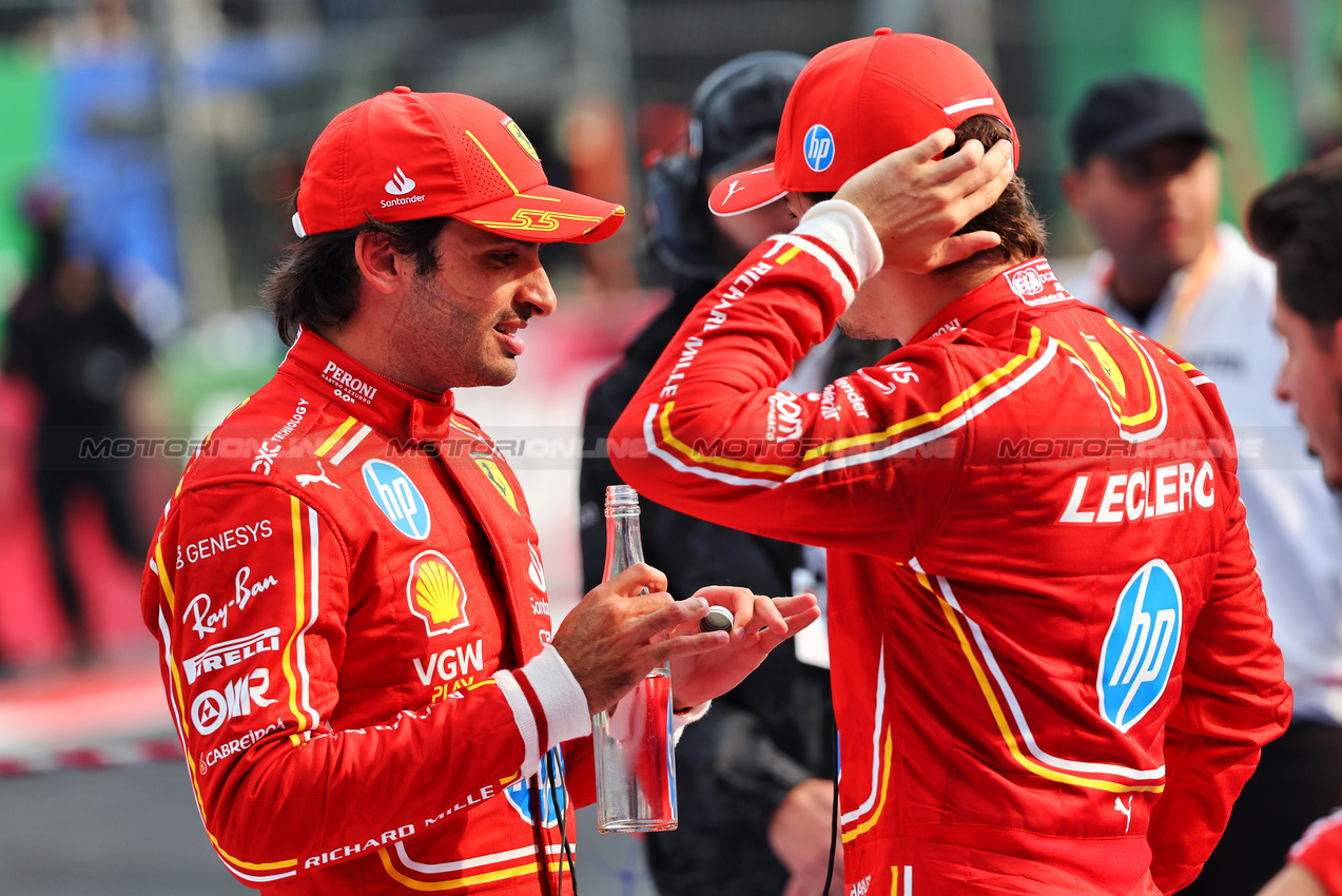 GP MESSICO, (L to R): Gara winner Carlos Sainz Jr (ESP) Ferrari in parc ferme with third placed team mate Charles Leclerc (MON) Ferrari.

27.10.2024. Formula 1 World Championship, Rd 20, Mexican Grand Prix, Mexico City, Mexico, Gara Day.

- www.xpbimages.com, EMail: requests@xpbimages.com © Copyright: Batchelor / XPB Images