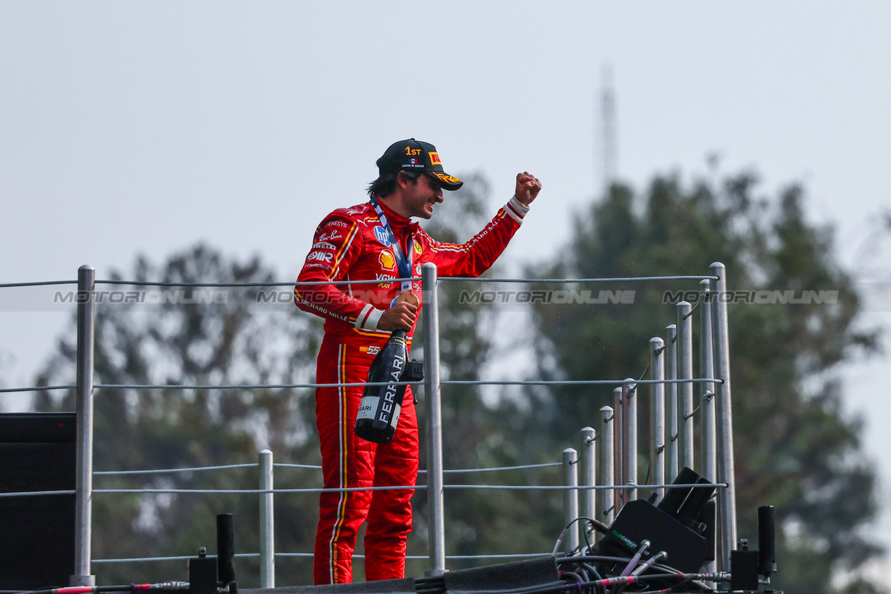 GP MESSICO, Carlos Sainz Jr (ESP), Ferrari 
27.10.2024. Formula 1 World Championship, Rd 20, Mexican Grand Prix, Mexico City, Mexico, Gara Day.
- www.xpbimages.com, EMail: requests@xpbimages.com © Copyright: Charniaux / XPB Images