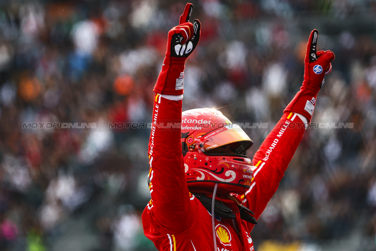 GP MESSICO, Carlos Sainz Jr (ESP), Ferrari 
27.10.2024. Formula 1 World Championship, Rd 20, Mexican Grand Prix, Mexico City, Mexico, Gara Day.
- www.xpbimages.com, EMail: requests@xpbimages.com © Copyright: Charniaux / XPB Images