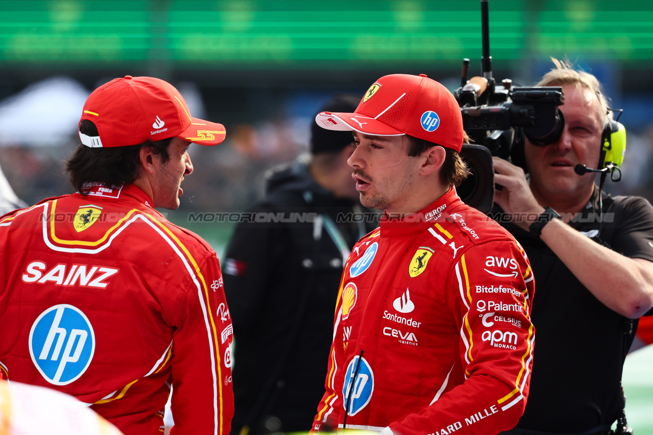 GP MESSICO, Carlos Sainz Jr (ESP), Ferrari Charles Leclerc (FRA), Ferrari 
27.10.2024. Formula 1 World Championship, Rd 20, Mexican Grand Prix, Mexico City, Mexico, Gara Day.
- www.xpbimages.com, EMail: requests@xpbimages.com © Copyright: Charniaux / XPB Images