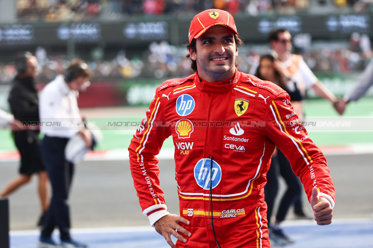 GP MESSICO, Carlos Sainz Jr (ESP), Ferrari 
27.10.2024. Formula 1 World Championship, Rd 20, Mexican Grand Prix, Mexico City, Mexico, Gara Day.
- www.xpbimages.com, EMail: requests@xpbimages.com © Copyright: Charniaux / XPB Images